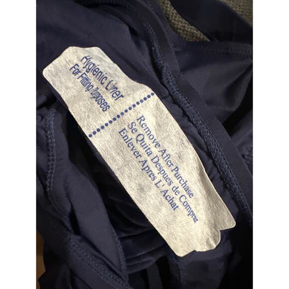 Andie The Tulum Navy One Piece Swimsuit Size Large
Tall Long - Picture 7 of 9